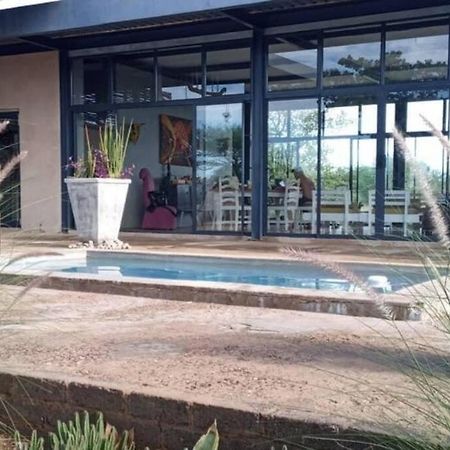 Hackberry House Black Thorn Cottage, Off Grid Khemsbok Екстериор снимка