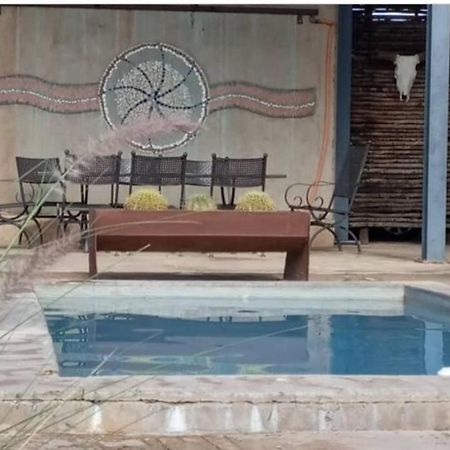Hackberry House Black Thorn Cottage, Off Grid Khemsbok Екстериор снимка