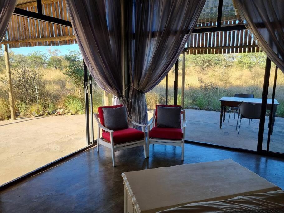 Hackberry House Black Thorn Cottage, Off Grid Khemsbok Екстериор снимка