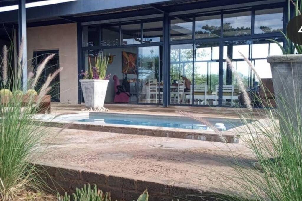 Hackberry House Black Thorn Cottage, Off Grid Khemsbok Екстериор снимка