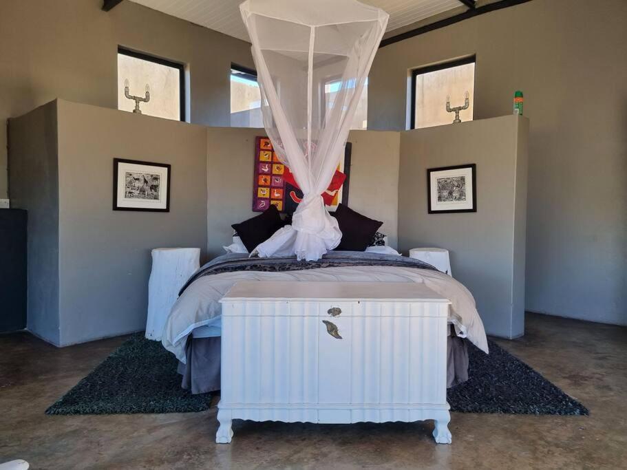 Hackberry House Black Thorn Cottage, Off Grid Khemsbok Екстериор снимка