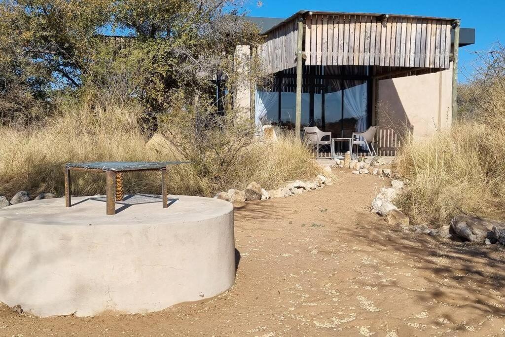Hackberry House Black Thorn Cottage, Off Grid Khemsbok Екстериор снимка